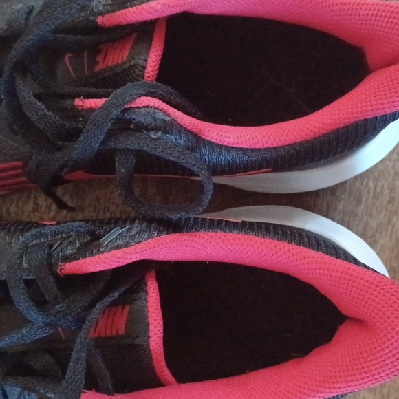 Mens Nike black and red shoes size 10 - Picture 8 of 8